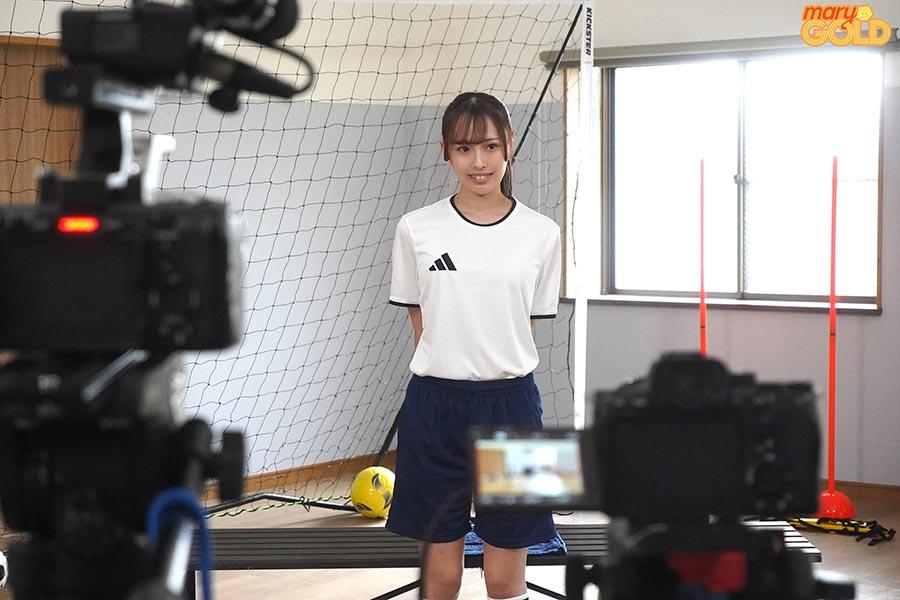 インターハイ常連の強豪校出身！引き締まった下半身に無尽蔵な絶倫性欲の女子サッカー部員ＡＶデビュー 咲良なこ - サンプル画像 - 2