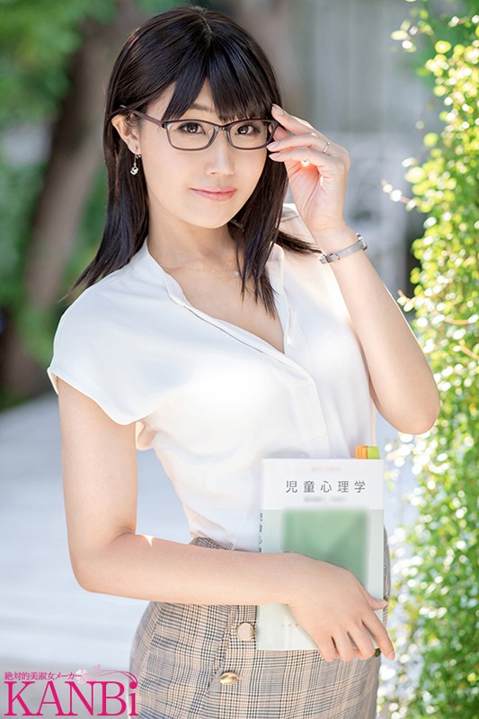 現役小学校教員 隠れ変態コスプレイヤー人妻 奥川るきの33歳 AVデビュー 爆発する10年分の性的欲求 - サンプル画像 - 1