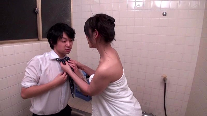 ベランダから男を誘惑する人妻 音無かおり - サンプル画像 - 14