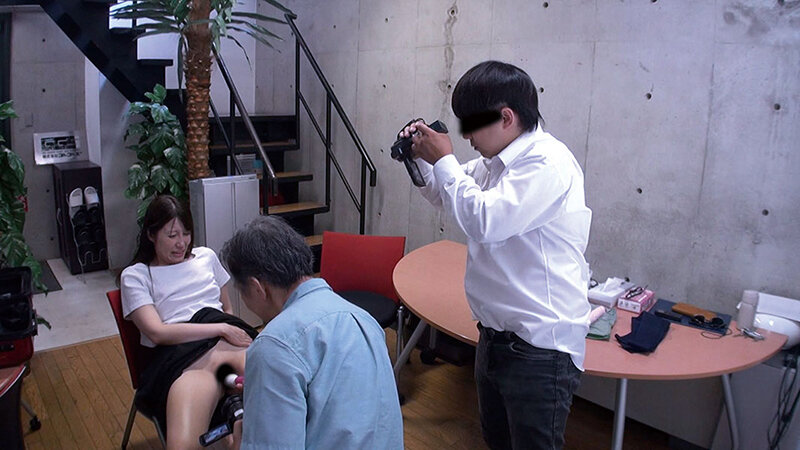 アダルトメーカー凸撃 NTRカップル 押しかけAV撮影007 - サンプル画像 - 6