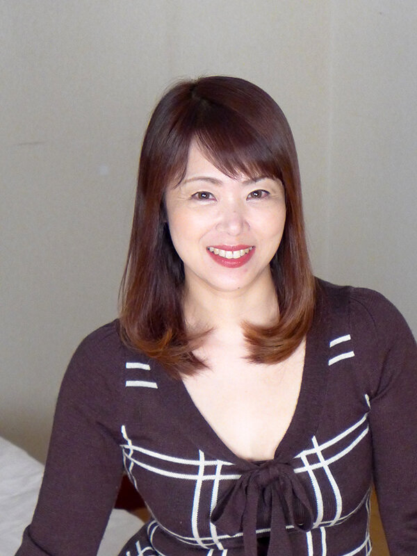 熟妻卑猥ドラマ 欲求不満の女上司は自宅に中年部下を呼び出して… ●校の時に優しくしてくれた先生は色っぽい熟女になっていて… - サンプル画像 - 1