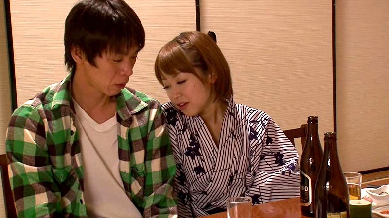 秘め事…発情家族。 至近距離に他の家族が居る状況下なのに喘ぎ声を押し殺しながら身悶える美人嫁 篠田ゆう - サンプル画像 - 8