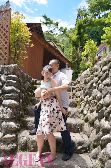 AEGE-023 爆乳露出！！野外ごっくんデート 吉根ゆりあ - サンプル画像 - 11