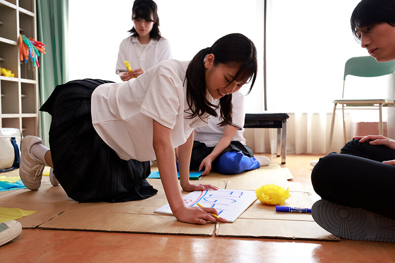 偶然見えた胸チラしている姿に発情しちゃった俺 - サンプル画像 - 8
