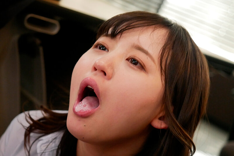 バイトで働くゆらちゃんはノーハンドフェラでチ〇ポをギンギンにして精子をごっくんしちゃうビッチだった… - サンプル画像 - 5