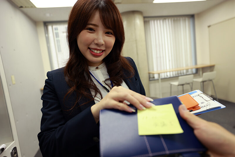 仕事中にムラついたら、甘えだして僕のチ〇ポをフェラしてくる会社の先輩。パンパンに溜まったザーメンをいつも美味しそうに飲んでくれます - サンプル画像 - 5