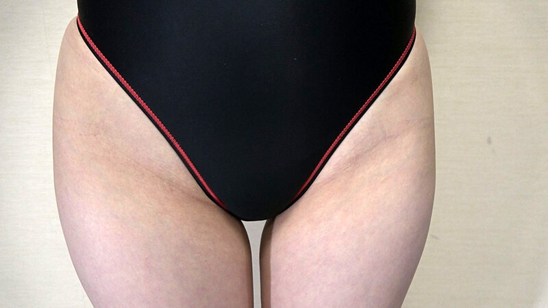 桐香ゆうり×冬愛ことね 姉御の個撮 神レズ競泳水着 女が自らカメラを持ち可愛い女子の水着姿をじっとり撮影！親父の個撮ゆずりのハミ毛、ジョリワキ等のフェチ接写はもちろん女に撮られる恥辱放尿やローション密着やレズSEXを完全着衣で楽しむレズハメ撮りAV - サンプル画像 - 4