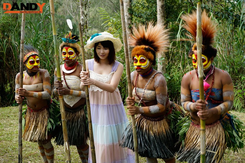 「野性の王国」2015 橘花音 地球最後の秘境で5万年前から変わらぬ生活を続ける原住民に日本のエロ文化を手取り足取り教えて生でヤる - サンプル画像 - 10