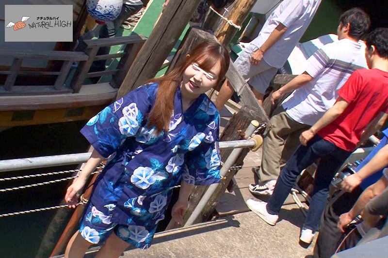 接客中に顔を紅潮させながら感じまくるバイト娘 夏バイト看板娘中出しSP ～海の家、サーフショップ、屋形船、ビアガーデン～ - サンプル画像 - 11