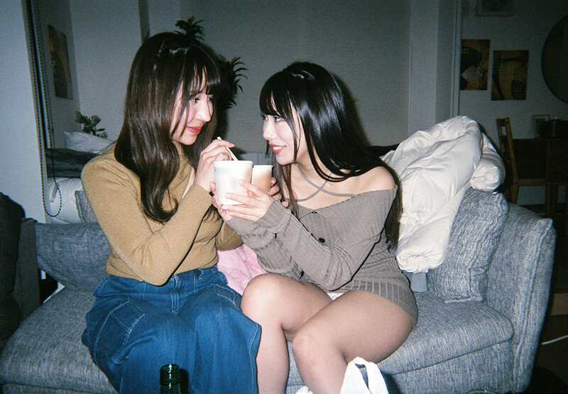 もしも2人が交際したら…好きが溢れる1日になりました。双子コーデでお出かけしてお風呂に入ってキスをして24時間限定のお泊りおうちデート 流川莉央 尾崎えりか - サンプル画像 - 6