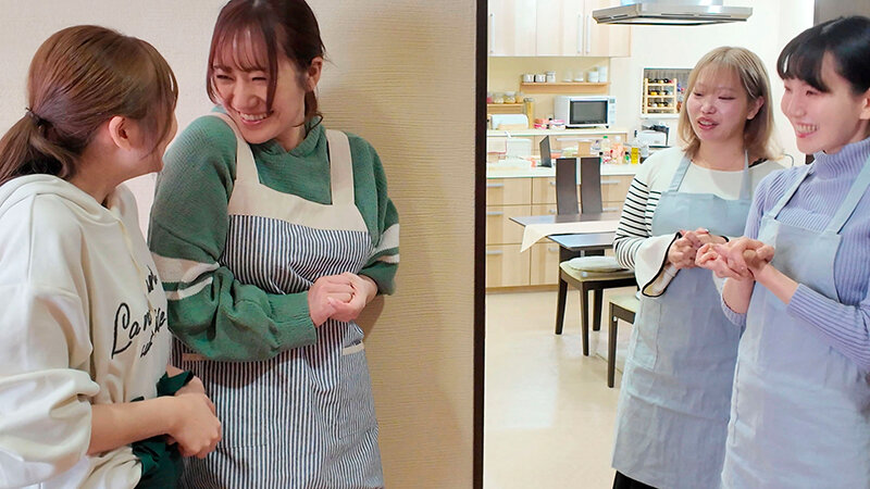 料理教室の先生に恋した私 優しい笑顔に惹かれて2人きりの時にキスしたら一気に距離が近づいて一緒にゴハン作ってお風呂に入って好きが溢れ続ける同棲レズタイム わか菜ほの 末広純 - サンプル画像 - 21