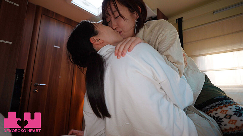 ハニカミキャンプ旅行 最初は緊張したけど…外でハグしてキスしたら…一気に距離が近づいてキャンピングカーで何度も身体を重ね合った24時間限定の恋人デート 皆月ひかる 咲野瑞希 - サンプル画像 - 7