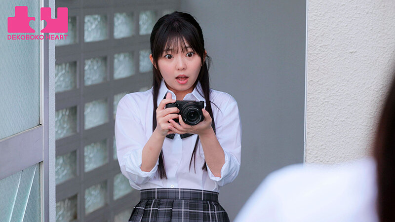 クラスで一番美人なマドンナのパンチラが撮れちゃった！？パンツ写真をオカズにマンズリしていたらバレちゃったけど相互オナニーで好きが溢れて校内レズに発展した 松井日奈子 泉りおん - サンプル画像 - 3