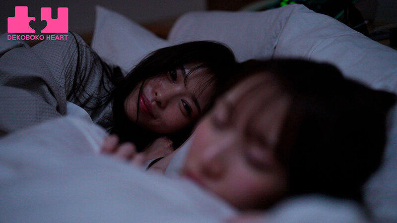 お互いに彼氏持ちだけど女の子相手なら浮気にならないよね？友達同士だったけどキスで一気に距離が縮まって一夜限りのレズビアンになる瞬間 瀬戸ひなこ 白石もも - サンプル画像 - 14