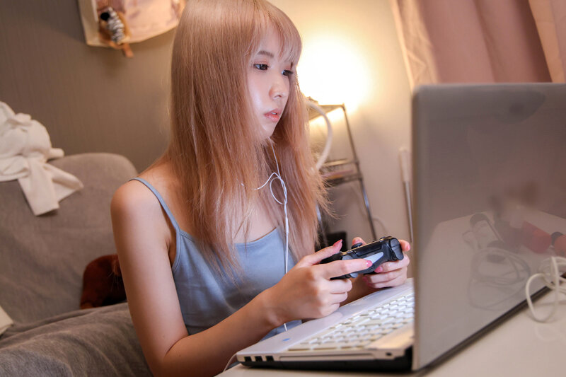 オンラインゲームで出会った子が地味女子だと思って会ったらまさかのビッチギャル！！誘われた個室居酒屋でハメながら焦らされ続け我慢できずに暴発したら何度も中出しさせられた VOL.4 - サンプル画像 - 4