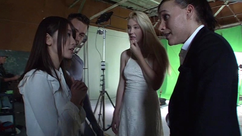 「『女なら一度はセックスで失神してみたい！』世界最大級のメガチ○ポスター大集結 ！ハードすぎる異人種中出しセックスに初美沙希が挑む！！」 - サンプル画像 - 1