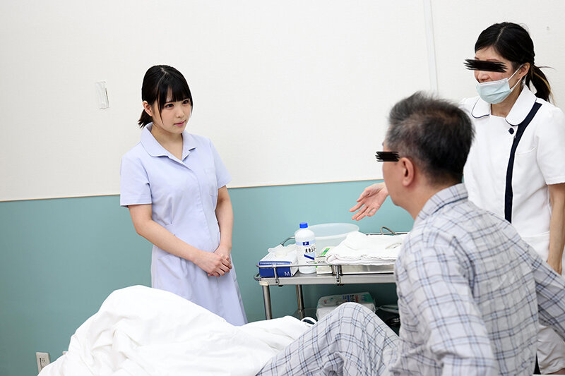 清拭中にチクビを触られビクンビクン感じたら 看護師がまさかの痴女開眼で僕の乳首をコリコリ！レロレロ！！ちゅぱぱぱぱ！！！ - サンプル画像 - 3