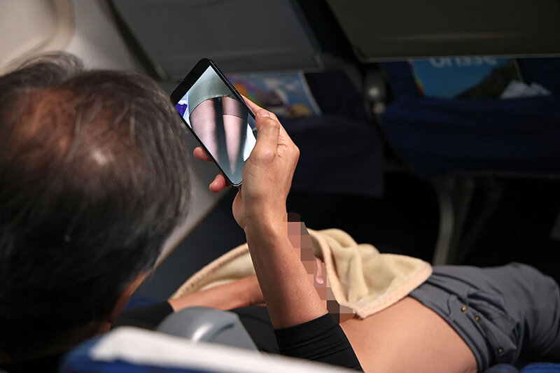 座ったままの男を一切動かさないS字尻振り騎乗位で骨抜きにする美尻キャビンアテンダントVOL.2 - サンプル画像 - 13