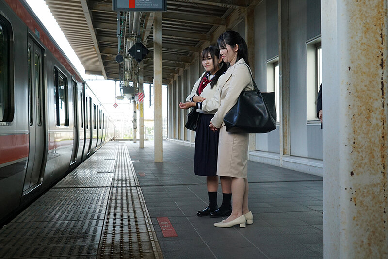 「えっ！おばさんの私が？！」我が子の前で痴●され必死に抵抗するも愛液を垂れ流し絶頂が止まらない巨尻母VOL.2 - サンプル画像 - 11