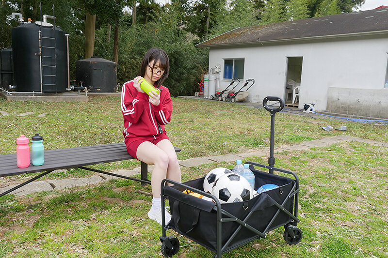 「気弱な子と思ったのに…」挿れる前に射精したショボい変態オヤジを指いじり射精させる痴女子〇生 - サンプル画像 - 15