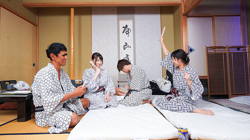 寝取らせ夫の仕業とは知らず王様ゲームで他の男に胸を揉まれ感じていた愛しい妻VOL.2 - サンプル画像 - 12