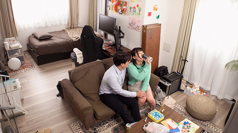 「子供がいても恋がしたい…」ヤリチン保育士が産後イキやすくなった園児ママを誘って昼間っから宅飲みセックスVOL.1【完全盗撮アングルVer.】 - サンプル画像 - 8