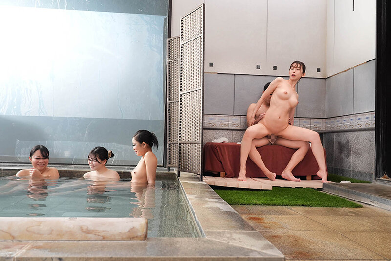 「おちんちん大きくさせてごめんね」小さいから大丈夫だろうと女湯に一緒に入った甥っ子がおっぱいだらけの状況にフル勃起！慌てた叔母さんがこっそり抜いてくれましたVOL.4 - サンプル画像 - 6