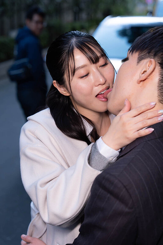 通行人は二度見する！ドラマの主人公のような不意打ち路上キスで火がついた人妻上司は浮気欲が止まらないVOL.2 - サンプル画像 - 9