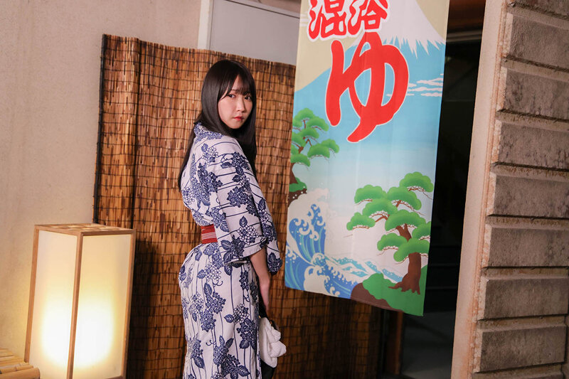 タオル禁止の混浴温泉で巨乳淑女と二人きり！「すみません乳首見えてますよ」手ブラでは隠し切れない大きな胸で勃起したらヤられた - サンプル画像 - 7