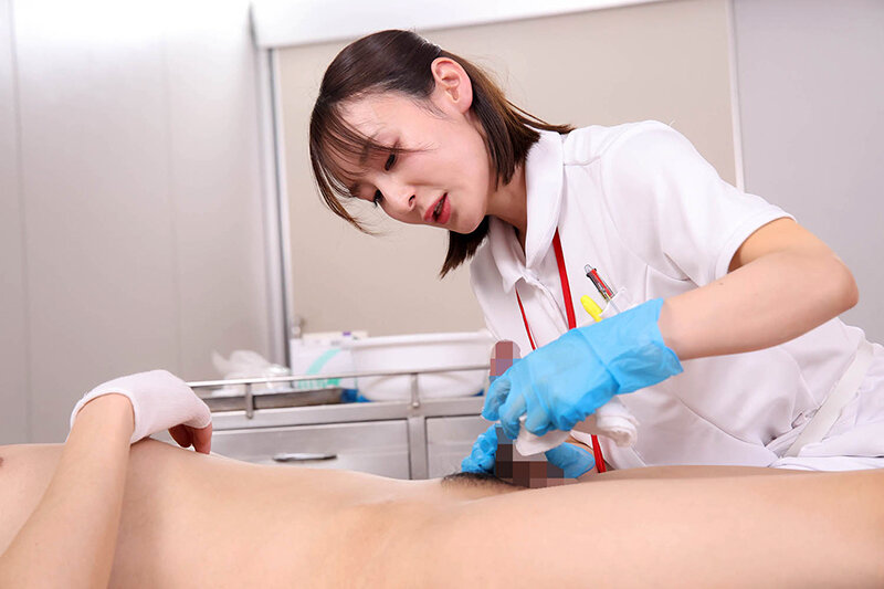 ワザと手コキのような陰部洗浄で暴発させて青年患者を虜にするおばさん看護師VOL.4 - サンプル画像 - 3