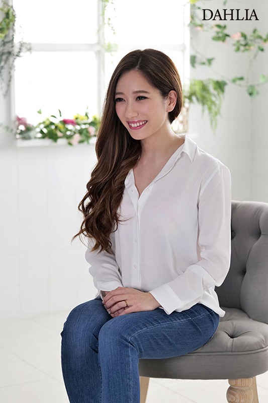 鮮烈！電撃移籍 DAHLIA専属 性フェロモン200％ボディ東凛 「理性を失うくらいのSEXがしたかった…。」 - サンプル画像 - 2