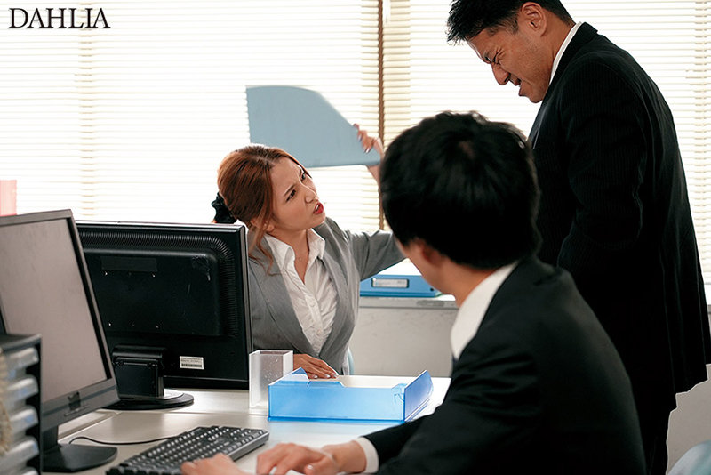 形勢大逆転！憂さ晴らしにデリヘル呼んだらムカつく女上司だった。 友田彩也香 - サンプル画像 - 4