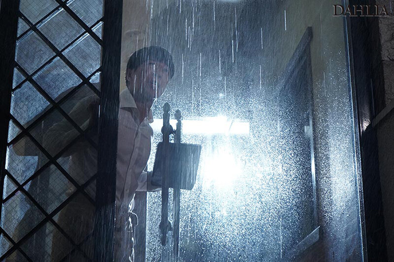 突然の豪雨で帰宅困難になったバイト先のびしょ濡れパート人妻と朝まで… 穂高結花 - サンプル画像 - 1