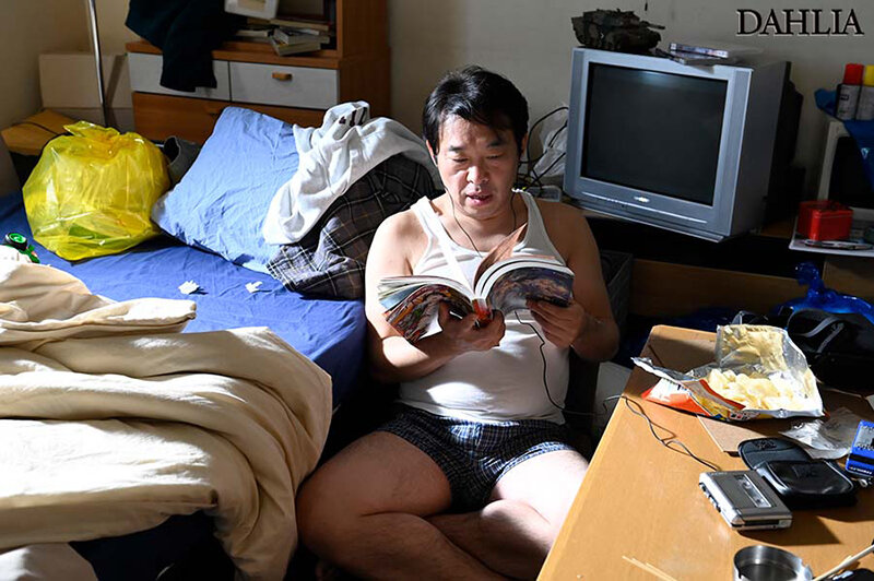 10年ぶりに会ったギャル従妹の抜きテクに我慢できず三日三晩で11発も射精させられた子供部屋 童貞おじさんの僕 友田彩也香 - サンプル画像 - 2