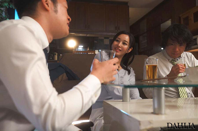 「じゃあ…一回、だけだよ…」僕の寝取られ願望のため、会社の先輩に健気に寝取られる最愛の彼女 奇跡的に相性バッチリなチ○ポに跨り「ごめん、ごめんね」と謝罪イキする絶望絶頂騎乗位 芦名ほのか - サンプル画像 - 3