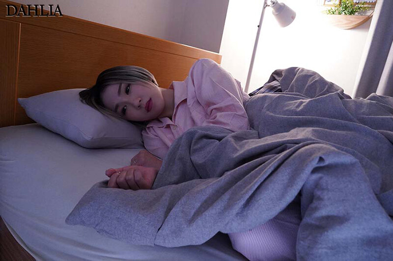 今日も不倫SEXの期待にサドルを濡らしながら既婚男性宅へ乳酸菌ドリンクを届ける販売レディ 聖ひばり - サンプル画像 - 1