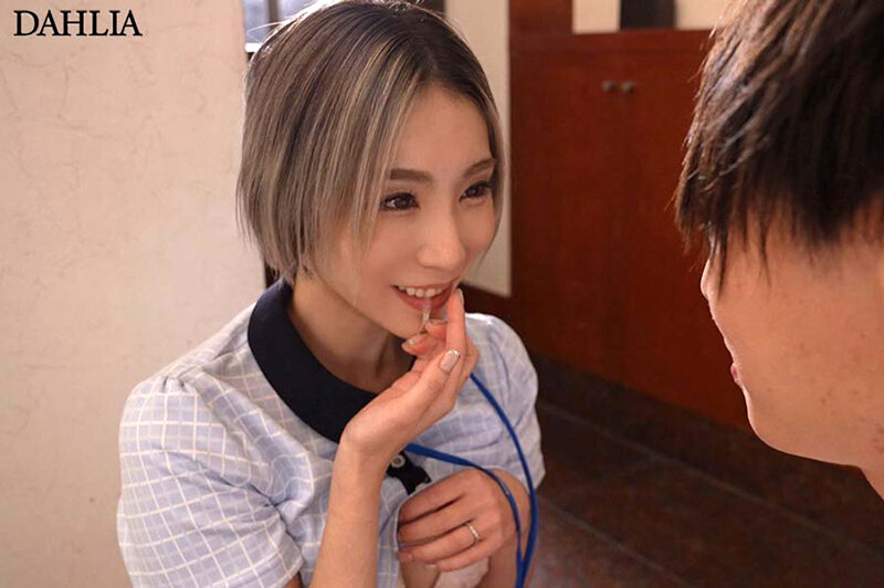 今日も不倫SEXの期待にサドルを濡らしながら既婚男性宅へ乳酸菌ドリンクを届ける販売レディ 聖ひばり - サンプル画像 - 7