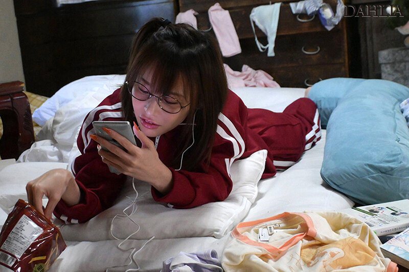 数年ぶりに帰省した田舎で喪女ニートになっていた姉の隠れ巨乳を揉みまくったら性欲に火がついて跨り続けられた3日間 入田真綾 - サンプル画像 - 2