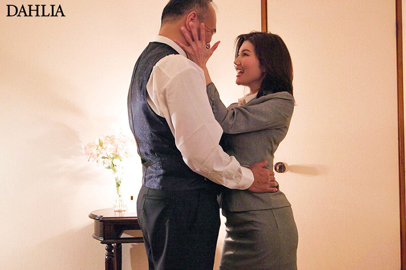 関係を持って今年で5年。会社経営の父は私にとっては1人の男です。今では危険日に何度も中出しをしています。美乃すずめ - サンプル画像 - 3