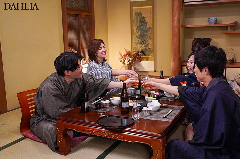 混浴温泉NTR 結婚直前の彼女の親友を孕ませてしまった…。 美乃すずめ - サンプル画像 - 1