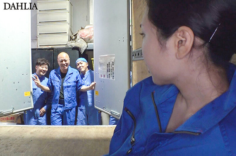 引っ越しパートNTR 汗臭い絶倫マッチョな男たちに夫に内緒で週5で抱かれているワタシ。小野夕子 - サンプル画像 - 6