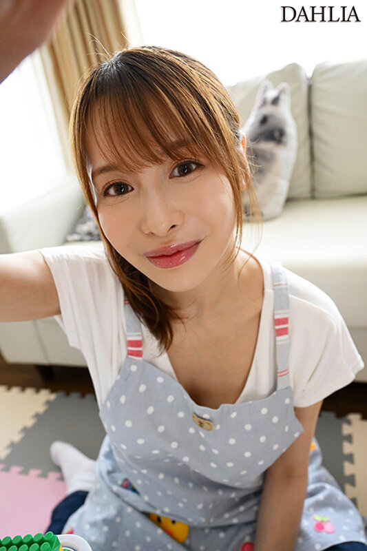 「叩いちゃダ～メッ！！」教育熱心な巨乳保育士さんは悪いことをしたら指導のためにちゃんと怒っていますが…不倫相手のパパさん達から叱られ中出しをされています。 入田真綾 - サンプル画像 - 2