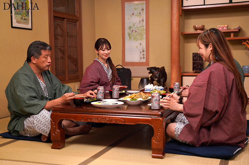 混浴温泉NTR 結婚直前の彼女の母親を孕ませてしまった…。 小沢菜穂 - サンプル画像 - 1