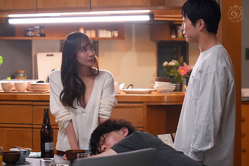 「動かなければお義兄さんは悪くないから。」夫に相手にされない人妻の一方的な腰ふり騎乗位。 逢見リカ - サンプル画像 - 1