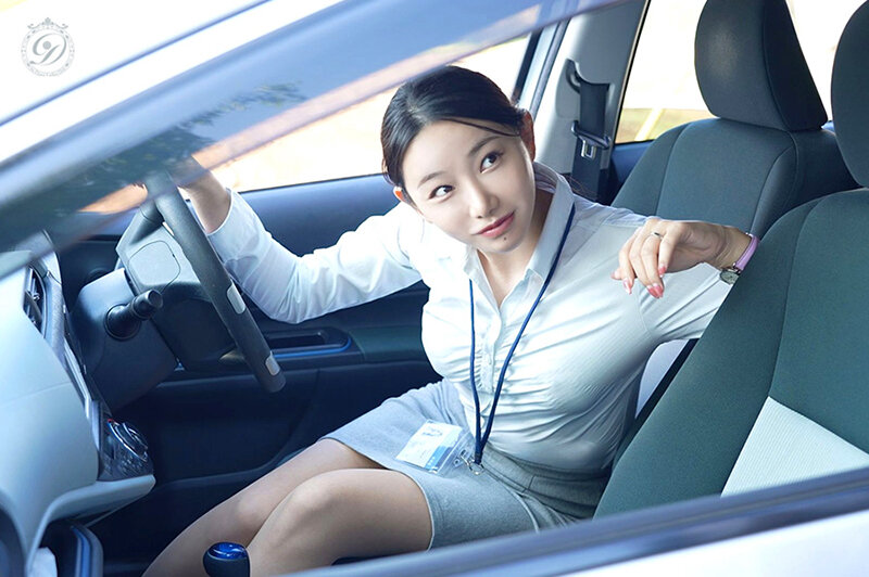 地方に配属になった僕は、いつも、先輩と車出勤をしています。 三葉ちはる - サンプル画像 - 1
