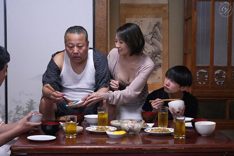 「もう何度も射精てますよ…。」 射精ボケした祖父と母の密かな絶倫性交。 谷原希美 - サンプル画像 - 9