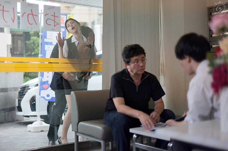 開店前の‘すずめさん’は忙しい…。 美乃すずめ - サンプル画像 - 5