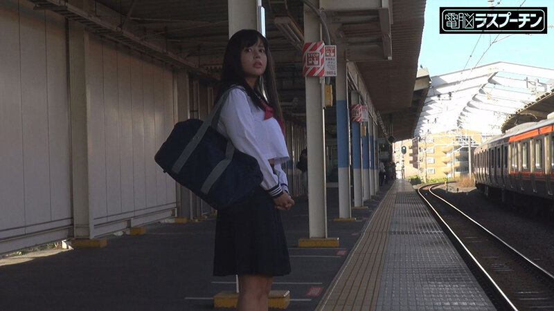 満員電車で羽交い絞めにされセーラー服の下から見えた乳首を強●開発される爆乳女子○生 夕美しおん - サンプル画像 - 1