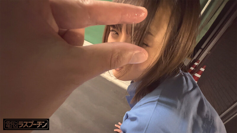 作業服（つなぎ）の中を全裸にされ恥ずかしがりながらもバイト中何度もイカされる爆乳娘 岡本莉里 - サンプル画像 - 14