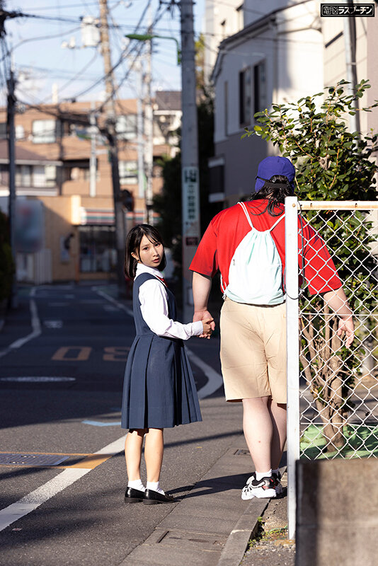 ヨッちゃんはバカじゃないもん！ちょっと性欲が我慢できないだけ…大っきなお兄ちゃんの押しつぶしピストンでマ○コぶっ壊される妹 由良かな - サンプル画像 - 1